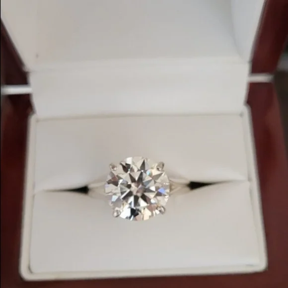 New Certified 5ct moissanite  ring - Picture 3 of 11